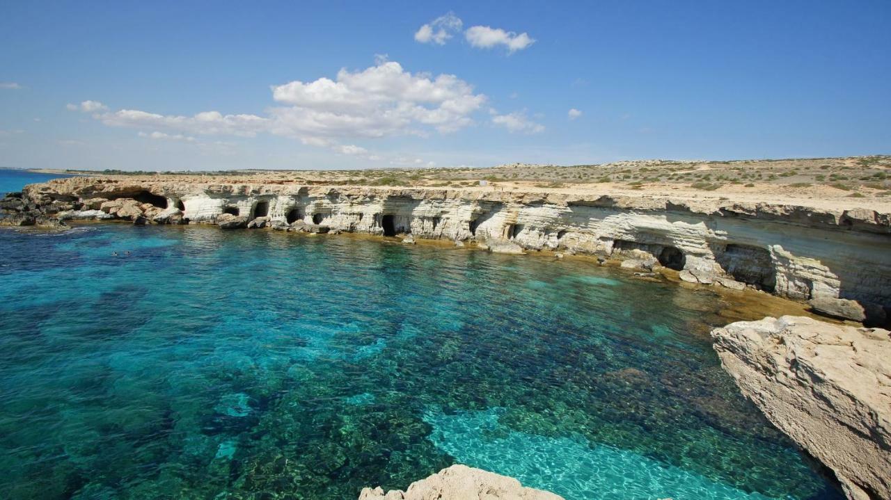 Nomasuites - Sea Studio Paphos Bagian luar foto