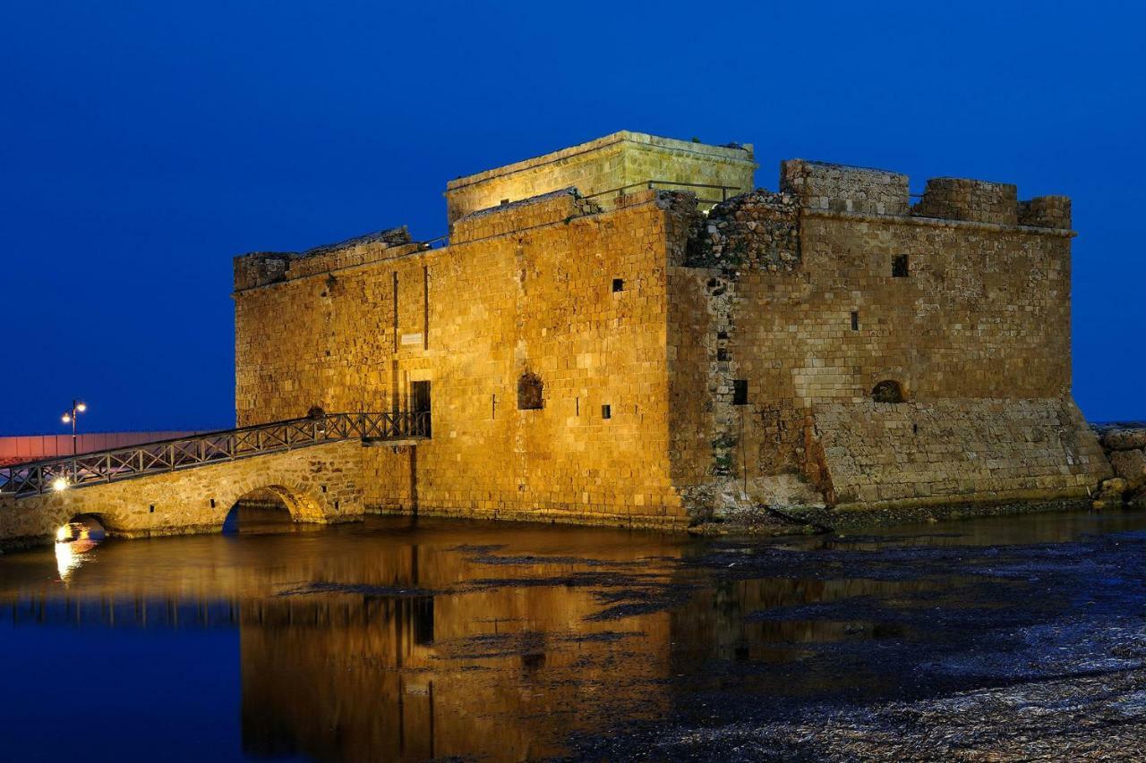 Nomasuites - Sea Studio Paphos Bagian luar foto
